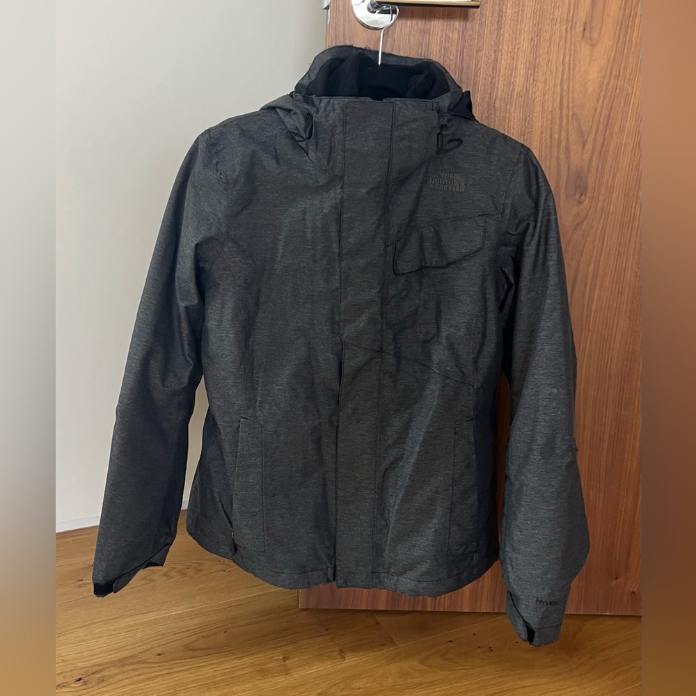 North Face insulated snow jacket size M great condition, warm insert